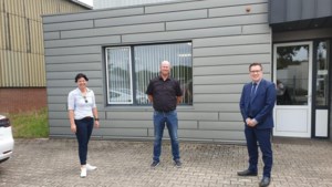 Burgemeester en wethouder gemeente Beesel bezoeken zinkspecialist in Reuver