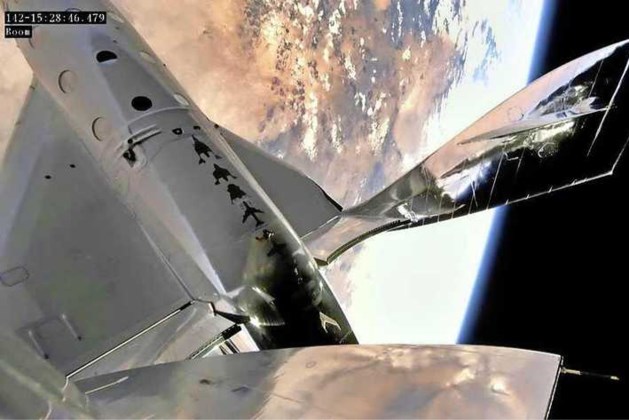 Multimiljonair Branson terug op aarde na eerste ruimtevlucht in eigen raket