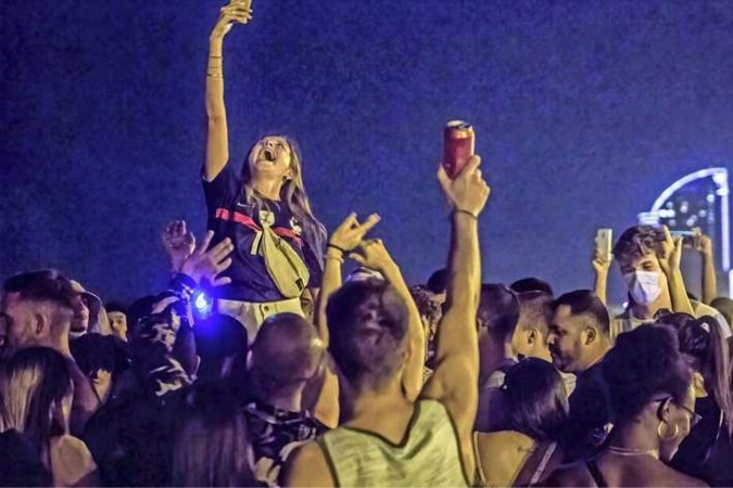 Spanje: corona te lijf met avondklok en verbod op nachtelijke strandfeesten