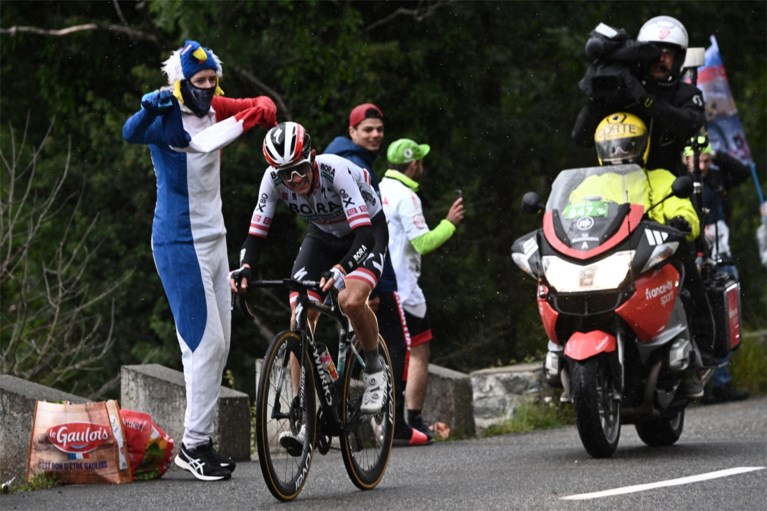 Oostenrijker Konrad soleert in stromende regen naar zege in Pyreneeënrit Tour