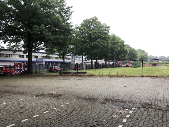 Grote brand in bedrijfspand in Weert: flinke rookontwikkeling