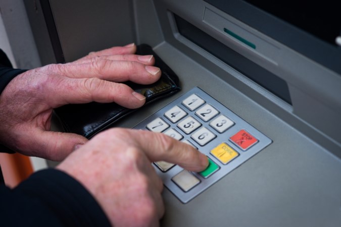 Commentaar: Betalen voor pinnen is geen goed idee
