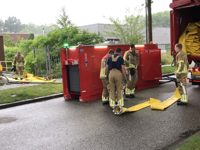 Grote brand in bedrijfspand in Weert: flinke rookontwikkeling