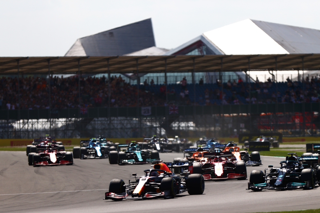 Max Verstappen naar ziekenhuis voor CT-scan: 'Beetje licht in het hoofd' - De Limburger