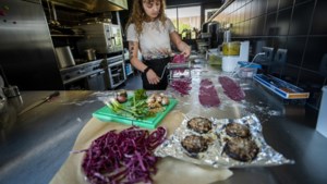 Sanne Dijkhuis (21) kookte in de Muziekgieterij in Maastricht: rockers gaan Sanne missen