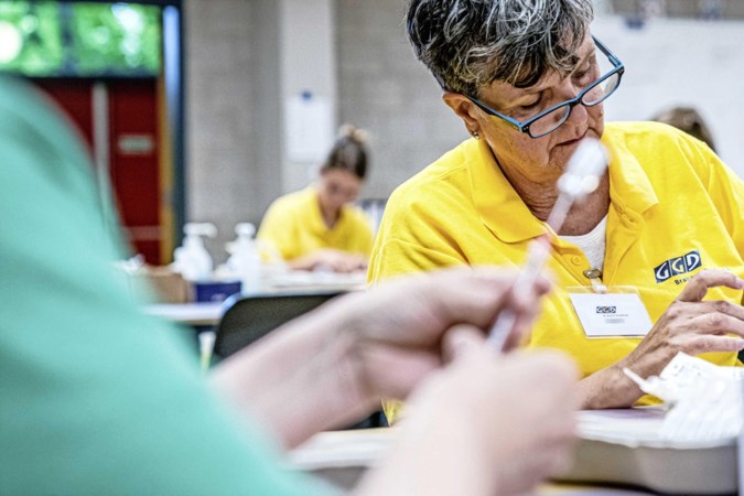 Elke volwassene kan tweede prik AstraZeneca inruilen voor Pfizer