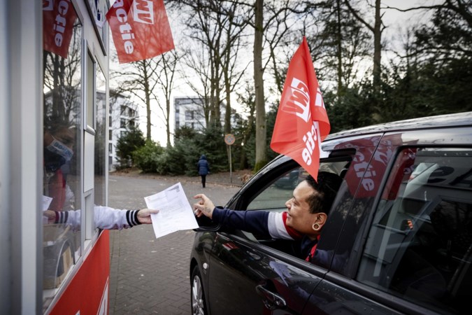 Lonen gaan omhoog, maar die stijging weerspiegelt amper de krappe arbeidsmarkt
