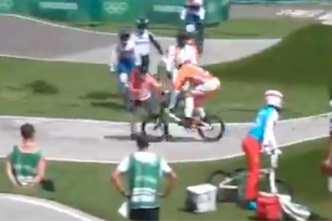 Scheurtje in knieschijf BMX'er Niek Kimmann na botsing met ...