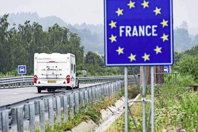 Zorgen om corona op Franse campings: ’Jong personeel vaak niet gevaccineerd’