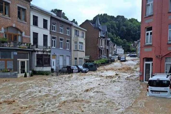 Bizar noodweer Dinant verrast meteoroloog en campinggast: ’Heel verdrietig’