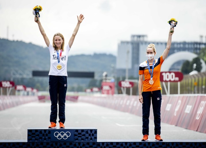 Oppermachtige Annemiek van Vleuten snelt naar olympisch goud in tijdrit, Anna van der Breggen pakt brons