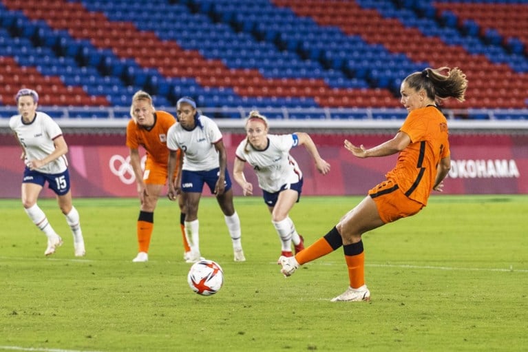 Oranje Leeuwinnen na slijtageslag en penalty’s uit olympisch toernooi