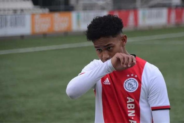 'Ajax-talent Noah Gesser (16) omgekomen bij auto-ongeluk ...