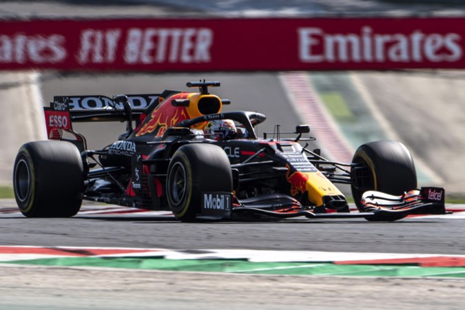Pechvogel Verstappen ziet Hamilton WK-leiding overnemen na knotsgekke race