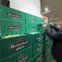 Heineken voelt schaarste ondanks miljardenwinst: ‘Prijs van bier omhoog’