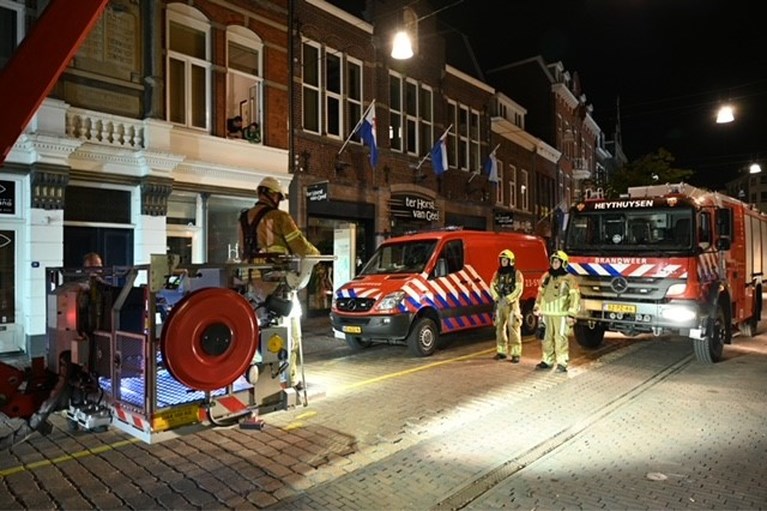 Brand in centrum van Roermond; bewoners na evacuatie weer naar huis