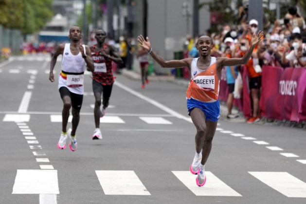 Sensatie op de marathon, Nederlander Nageeye pakt zilver en helpt Belgische vriend aan brons