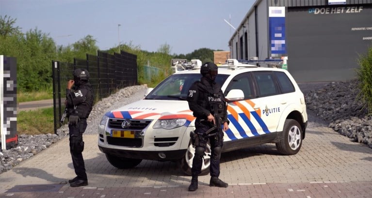 Zwaarbewapende politie valt pand binnen in Landgraaf