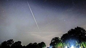 Foto’s: heldere nacht met sterrenregen in beeld