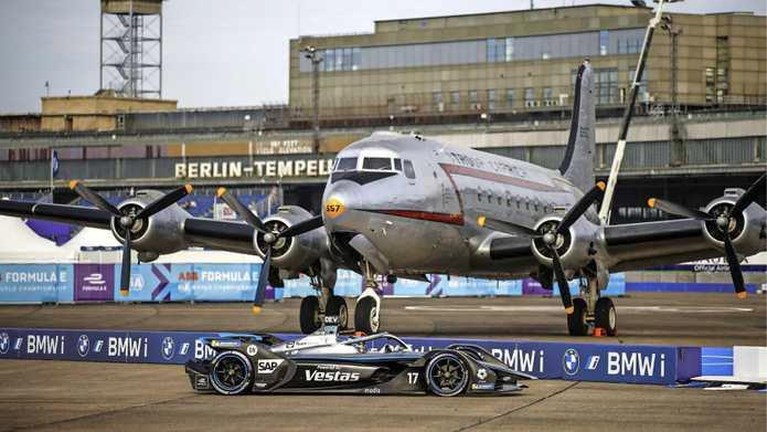 Nyck de Vries kroont zich tot eerste wereldkampioen Formule E