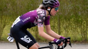 Meijelse Sabrina Stultiens verlengt contract bij Liv Racing met één jaar