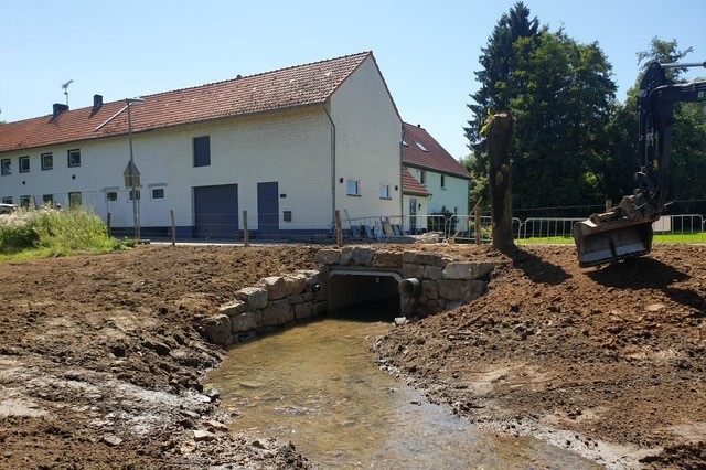 Door overstromingen ingestorte brug Lemiers is weer toeganke... - De Limburger