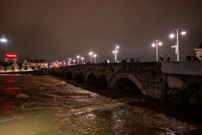 Sint Servaasbrug in Maastricht krijgt een omroepinstallatie: ‘Het is best een ingewikkelde brug’