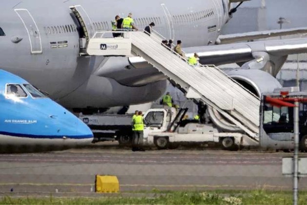 Laatste Nederlandse vliegtuig vertrokken uit Kaboel: ‘Met pijn in het hart’