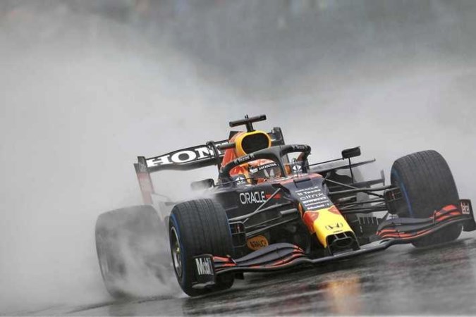 Max Verstappen winnaar van een van meest bizarre Grands Prix; maar krijgt niet volle buit voor zege