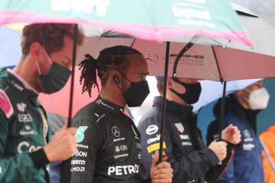 Vettel hekelt besluit in Spa-Francorchamps: ‘Waar hebben we die punten aan verdiend?’