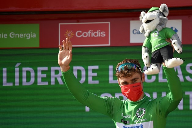Hattrick voor Jakobsen, sprinter pakt op zijn verjaardag zijn derde ritzege in Vuelta