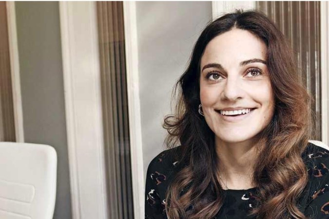 Yasmine (32) verdient 4000 euro per maand: ‘Ik vraag me af waar al dat geld blijft’