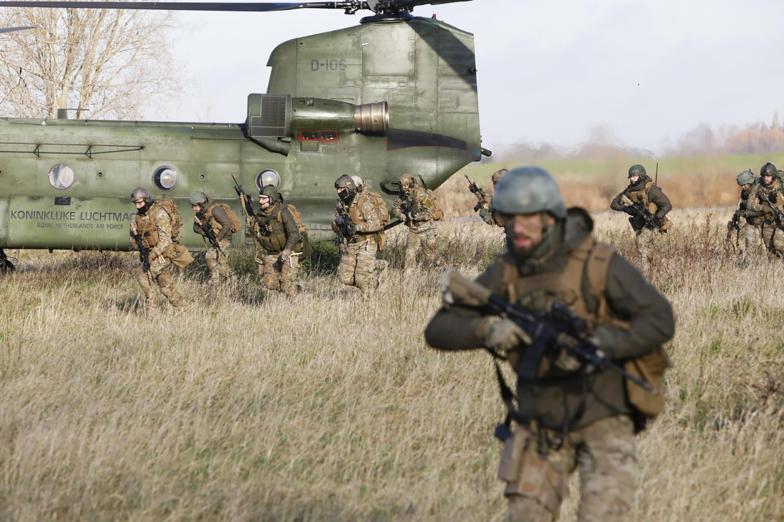 NAVO-militairen beginnen met oefenen luchtverdediging in Ven... - De Limburger