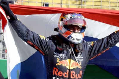 Max Verstappen oppermachtig in thuisrace en kroont zich tot koning van Zandvoort