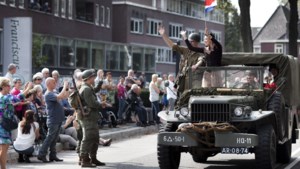 Zeventig legerwagens escorteren ultralopers naar Steinerbos