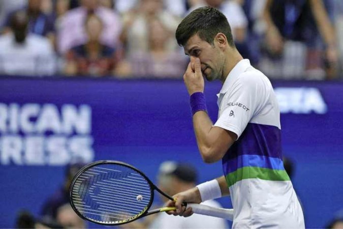 Emotionele Novak Djokovic bezwijkt onder de druk bij US Open: ‘Ik was blij dat het erop zat’