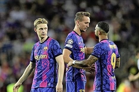 Ook bij debuut Luuk de Jong pijnigt Bayern Barcelona