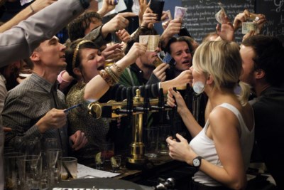Experts zeggen: vraag ook personeel in horeca om QR-code te laten zien