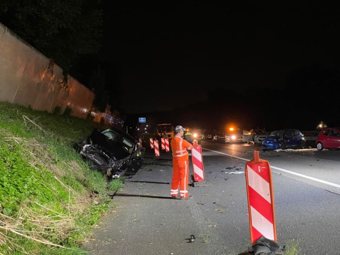 Ongeval met meerdere auto’s door spookrijder op A76