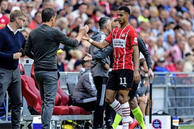 PSV-trainer Roger Schmidt reageert op kritiek wisselbeleid