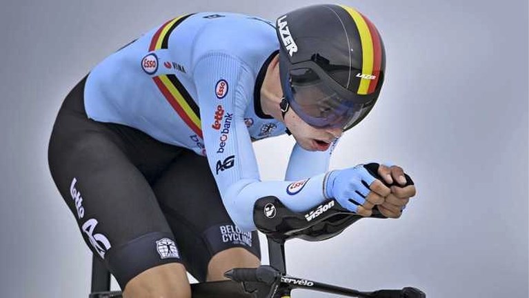 Fenomenale Filippo Ganna rekent in spannend duel af met Wout van Aert bij WK tijdrijden