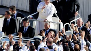 Paus: slachtoffers misbruik belangrijker dan reputatie kerk