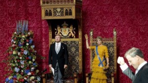 Koning Willem-Alexander zit op een in Roermond gemaakte troon: ‘Het is geen zetel waarin je lekker achteroverleunt’
