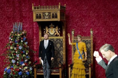 Koning Willem-Alexander zit op een in Roermond gemaakte troon: ‘Het is geen zetel waarin je lekker achteroverleunt’