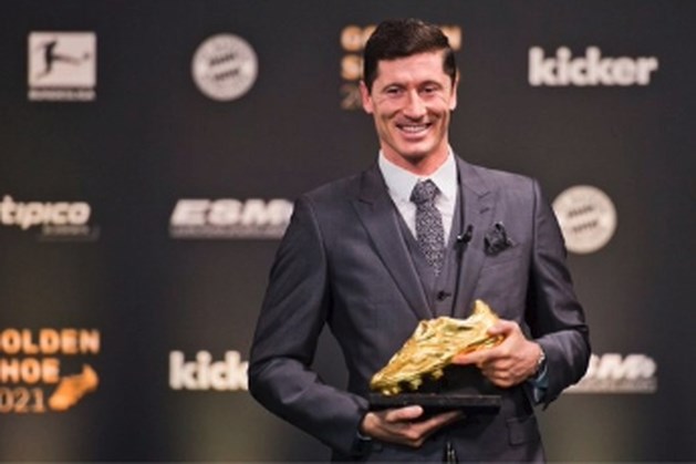 Robert Lewandowski krijgt Europese Gouden Schoen na absoluut recordseizoen