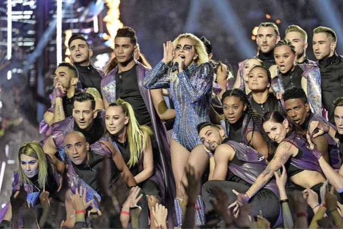 Thuishaven Lady Gaga en Taylor Swift swingt bij entree op Damrak