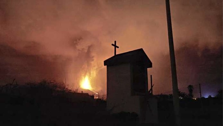 Vulkaan La Palma barst opnieuw uit: bekijk de foto’s