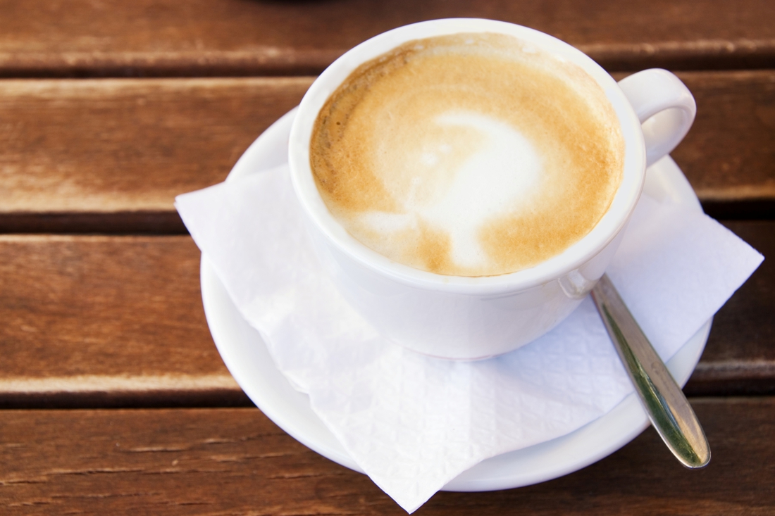 Gemeente Vaals met koffiekar op pad om burgers bij Week tegen Eenzaamheid te betrekken - De Limburge