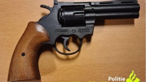 Tiener met pistool aangehouden op station in Sittard