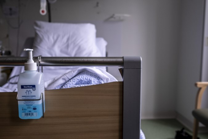 Minder dan 600 coronapatiënten in de ziekenhuizen, ruim 2100 positieve tests